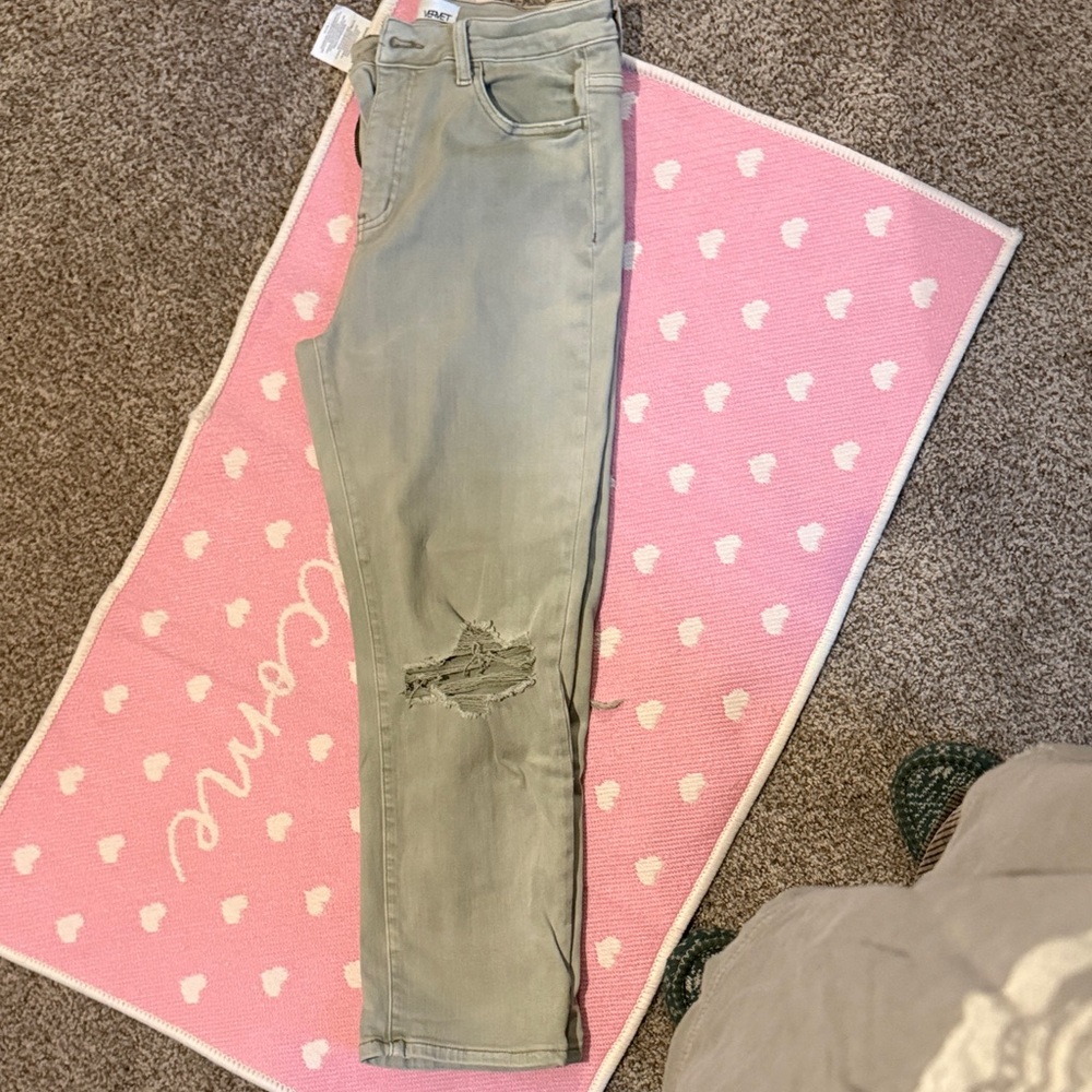 Chic Women's Straight Leg Jeans in Olive